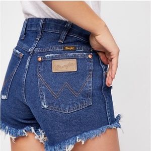Wrangler | high rise vintage cut off shorts